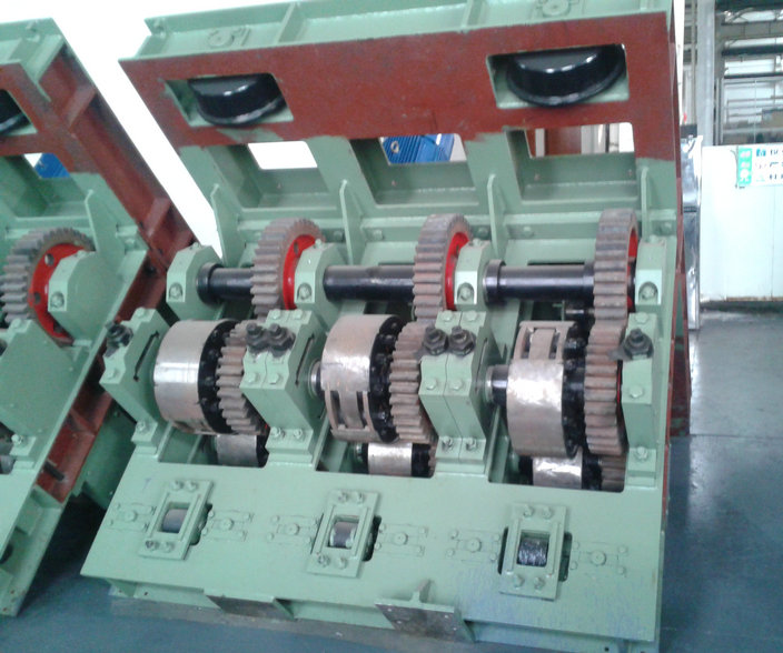 3锤结构开放齿轮传动捣固单元